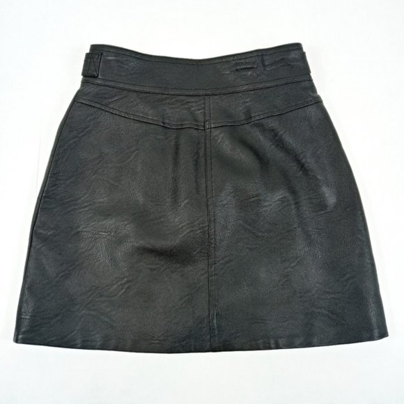 Topshop vegan pleather mini skirt front zipper and buckle details - Picture 3 of 9